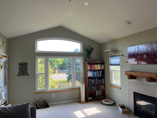 Primary Photo - 5220 Boardwalk Dr