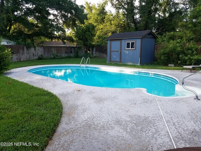 Building Photo - 2384 Stonebridge Dr