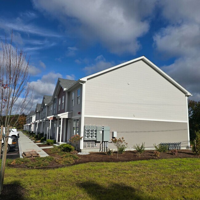 Building Photo - Megway Ct. (2-5)