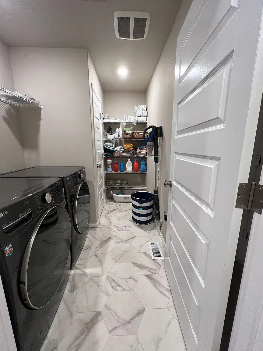 Building Photo - 3742 80th Ave NE