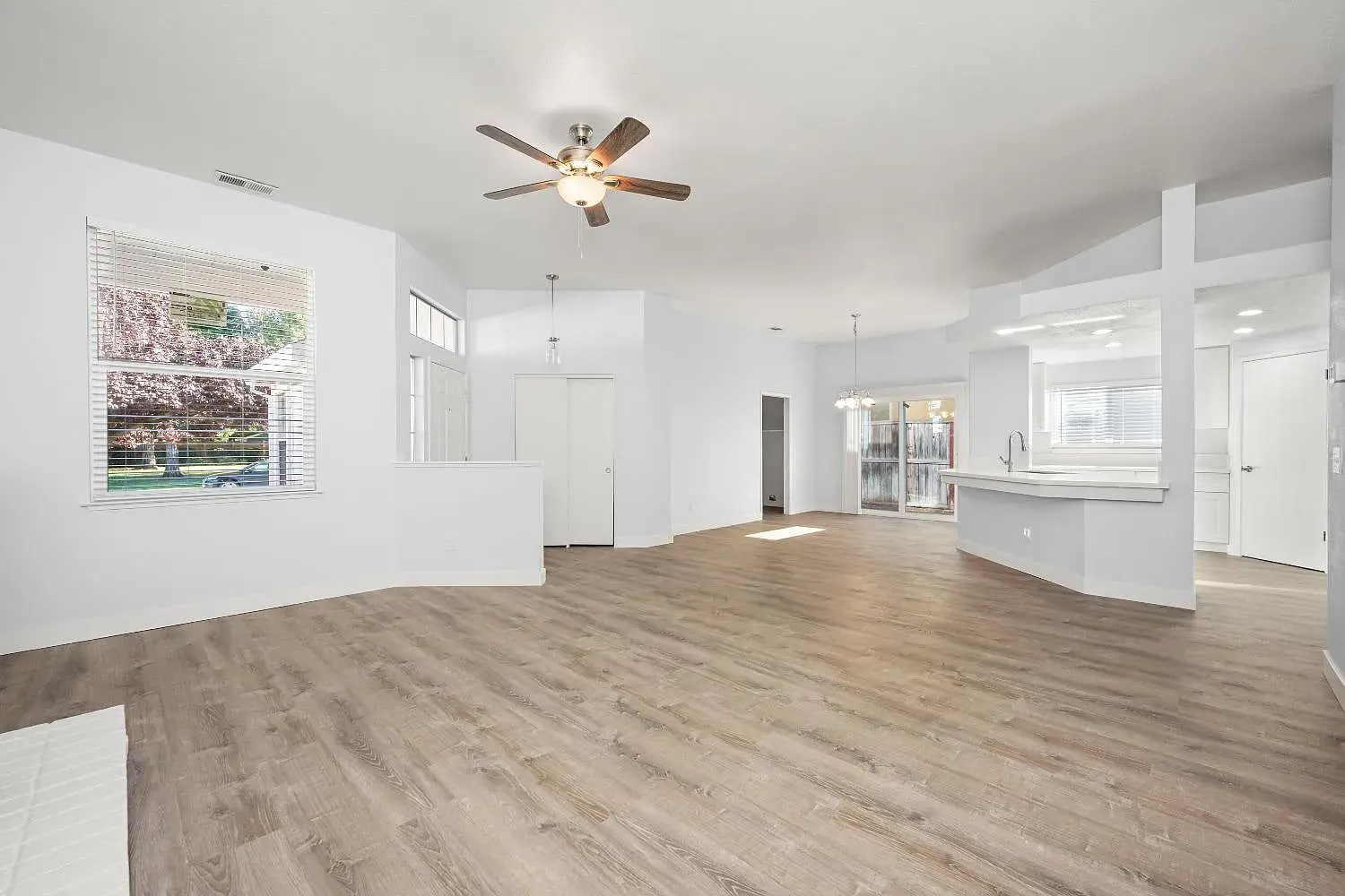 Building Photo - 6643 Laguna Park Dr