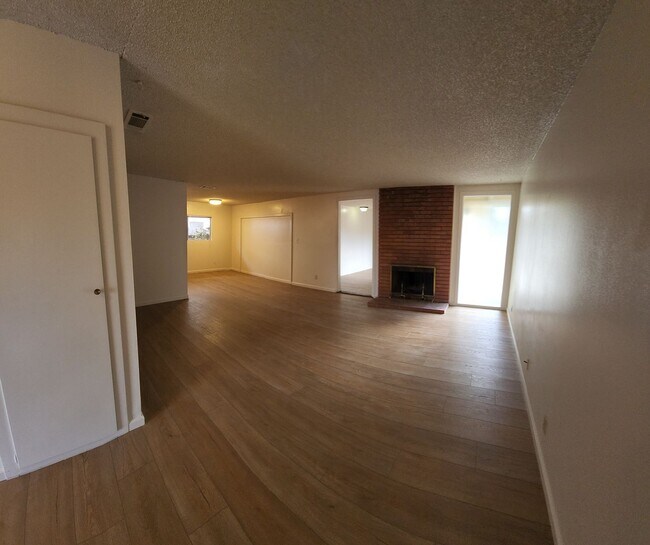 Building Photo - 4 bed 2 bath spacious home with 2 car garage in SLO!