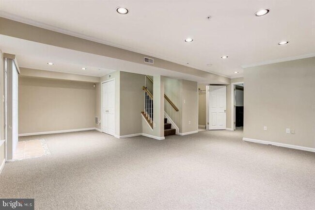 Building Photo - 4 Austringer Ct
