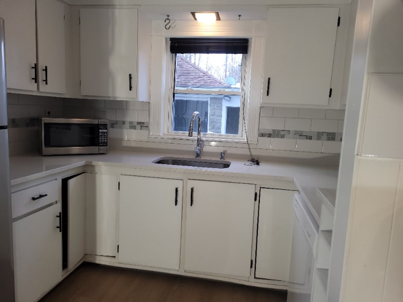 Building Photo - 37 Byron St