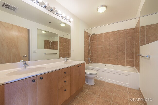 Building Photo - 1620 S Michigan Ave