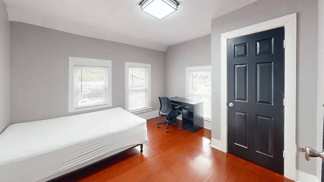 Building Photo - 308 S Beech St