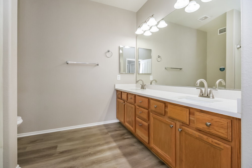 Building Photo - 1356 E Black Diamond Dr