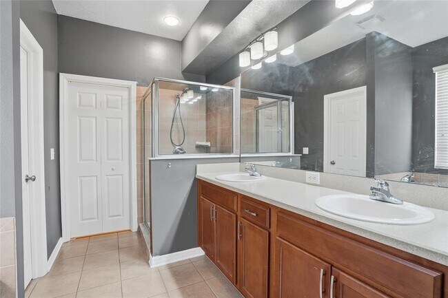 Building Photo - 31720 Marchester Dr