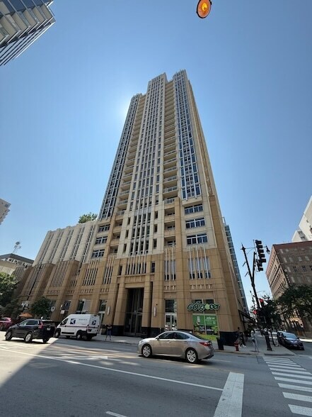 Primary Photo - 1400 S Michigan Ave