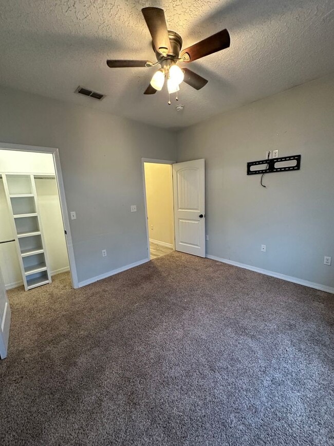 Building Photo - Stunning and Spacious 4 Bed Home! Parkview School District!