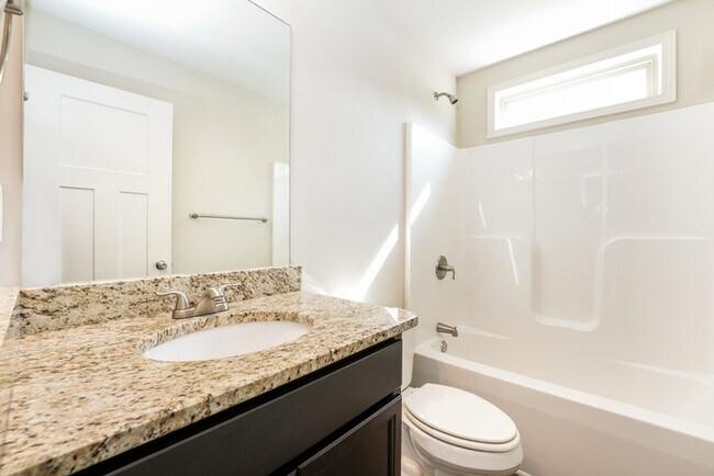 Building Photo - 905 Justice Dr