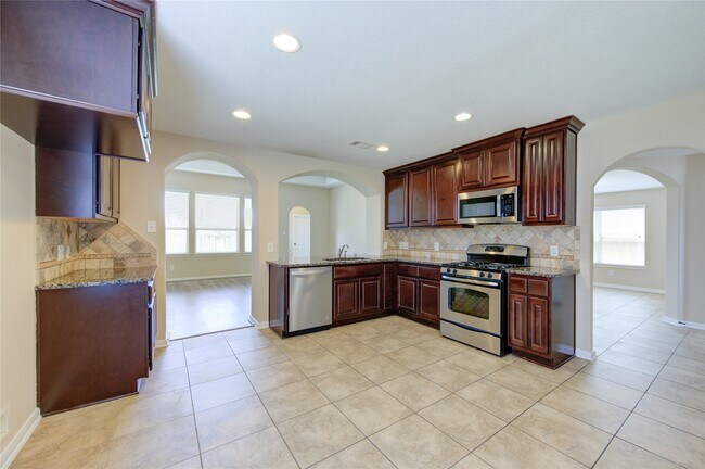 Building Photo - 26727 Henson Falls Dr