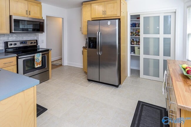 Building Photo - 208 S Oxford Cir