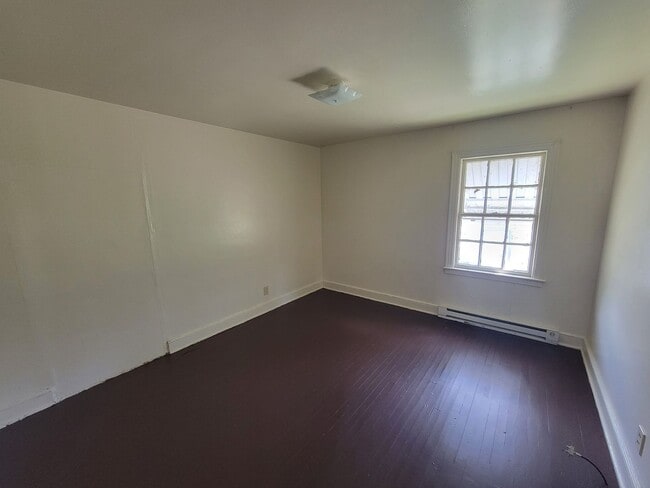 Building Photo - 2 Bedroom 1 Bathroom