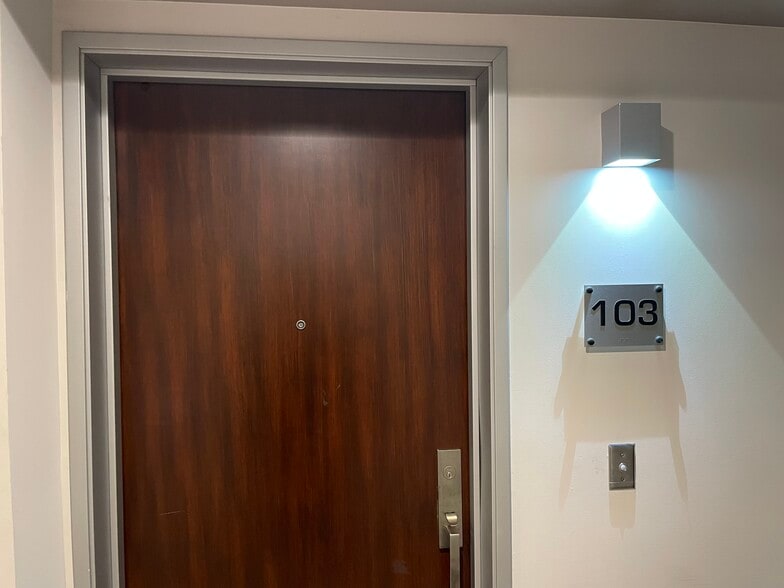 Building Photo - 1666 Greenfield Ave