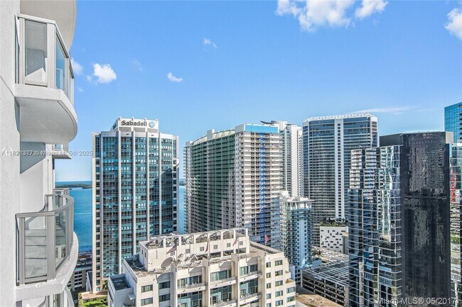 Building Photo - 1060 Brickell Ave