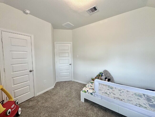 Building Photo - Charming 4-Bedroom Retreat with Granite Accents & Hardwood Elegance in Alvin!