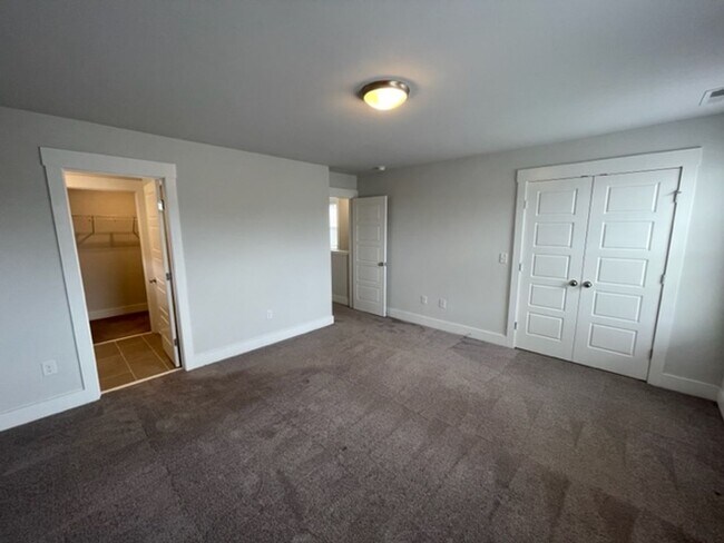 Building Photo - 1332 Big Falls Dr