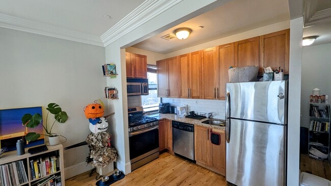 Building Photo - 34 Russell St