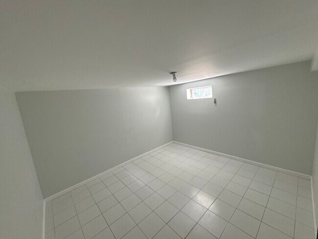 Building Photo - 888 Platt St