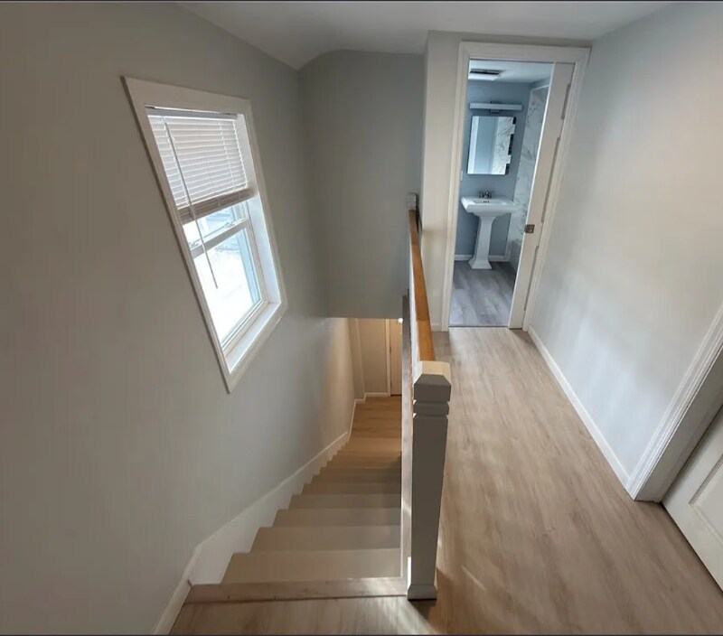 Building Photo - 9 W 9th St