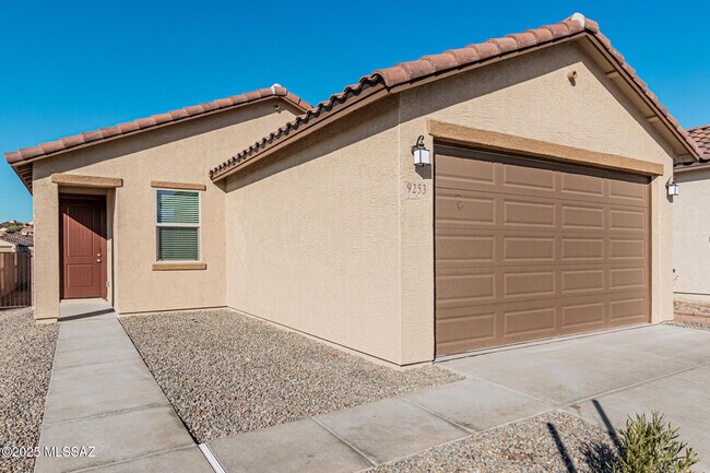 Building Photo - 9253 N Agave Gold Rd