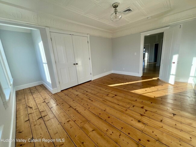 Building Photo - 536 Columbia St