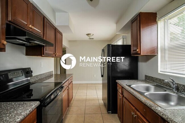 Building Photo - 3 Bedroom Pet-Friendly Home in Orlando, FL with Main Street Renewal