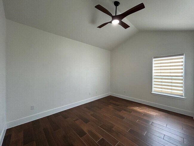 Building Photo - 2445 Monarch Dr