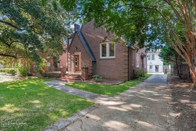 Building Photo - Beautiful 3 Bed 3 Bath