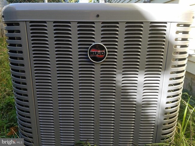 Building Photo - 649 Bordentown Rd