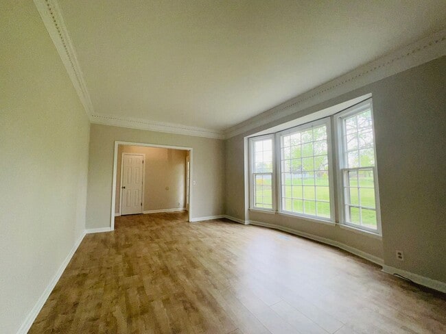 Building Photo - Newly Renovated Home on Quiet Neighborhood