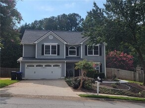 Building Photo - 2790 Suwanee Lakes Trail NW