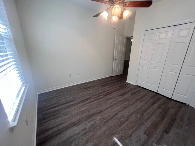 Building Photo - 49 Las Roblas Grande Dr