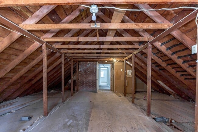 Building Photo - COMING SOON: Beautiful and Renovated Property in Raytown!