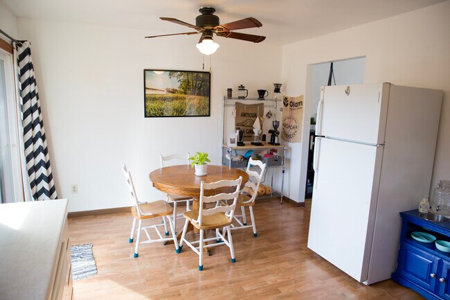 Kitchen/Dining Room - 1319 S Thompson Dr