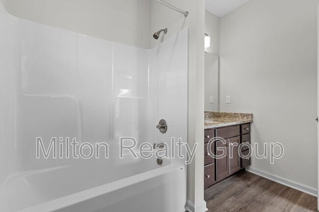 Building Photo - 150 Grove Cir