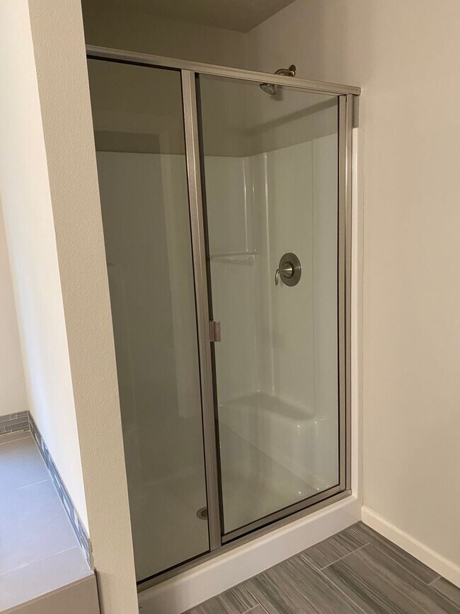 Building Photo - AVAILABLE NOW!!! 4BD/3BA - Pet friendly + Fenced Yard & Washer/Dryer Included - Great South Locat...