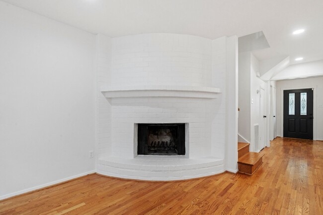 Building Photo - 727 Bunker Hill Rd