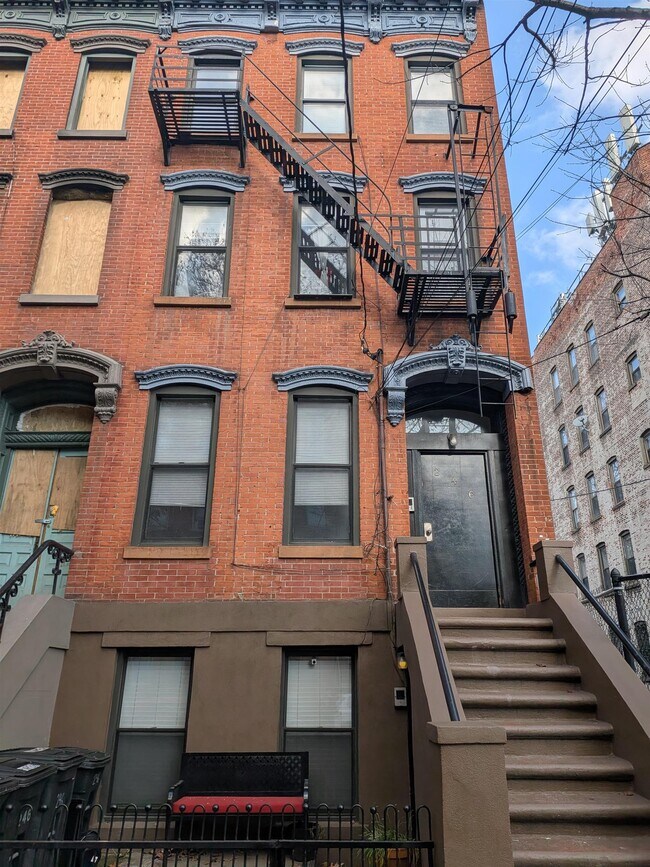 Building Photo - 246 5th St