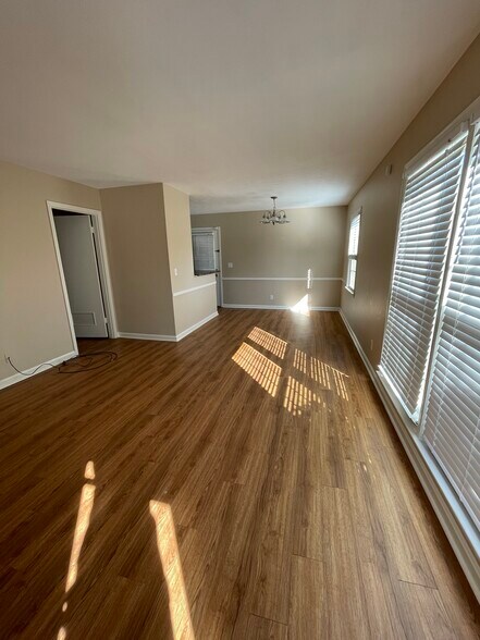living room - 1934 Wildwood Ave
