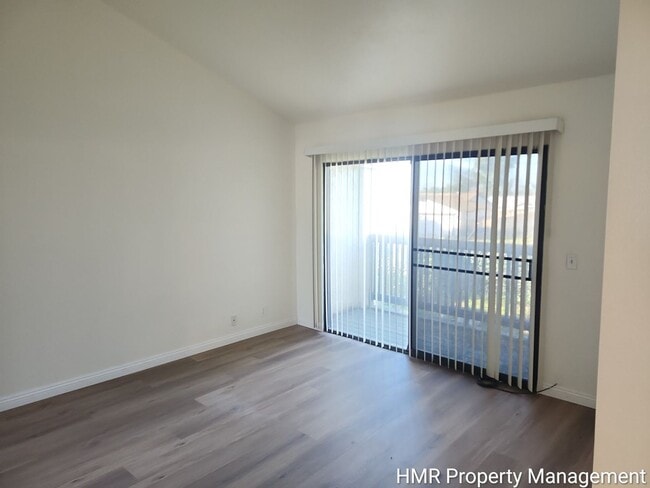 Building Photo - Spacious & Convenient 3-Bedroom Townhouse