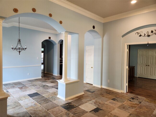 Building Photo - 23611 Desert Gold Dr