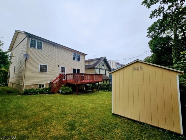 Building Photo - 30 Custer Ave