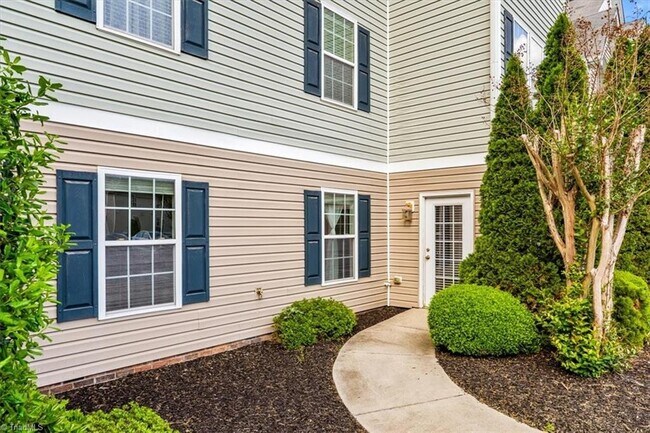 Building Photo - 4702 Pennoak Ln
