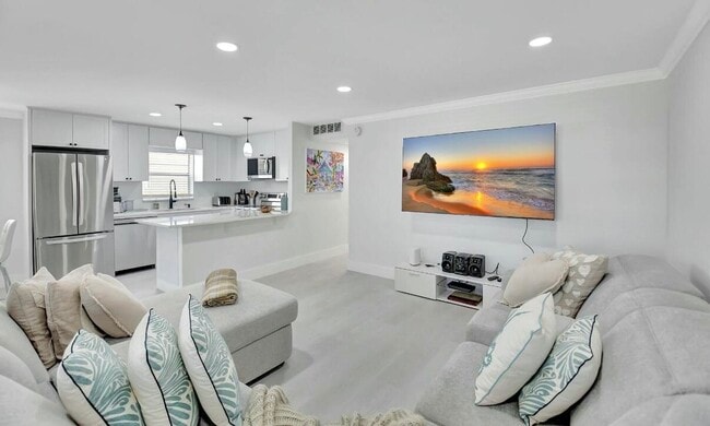 Building Photo - 581 Monaco Blvd