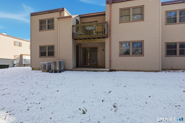 Building Photo - 808 Twin Circle Dr