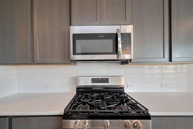 Building Photo - 27846 Western Crk Ct