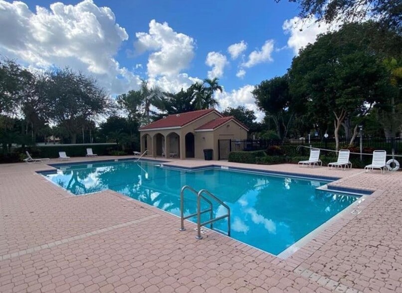 Building Photo - 599 NW 87th Ter