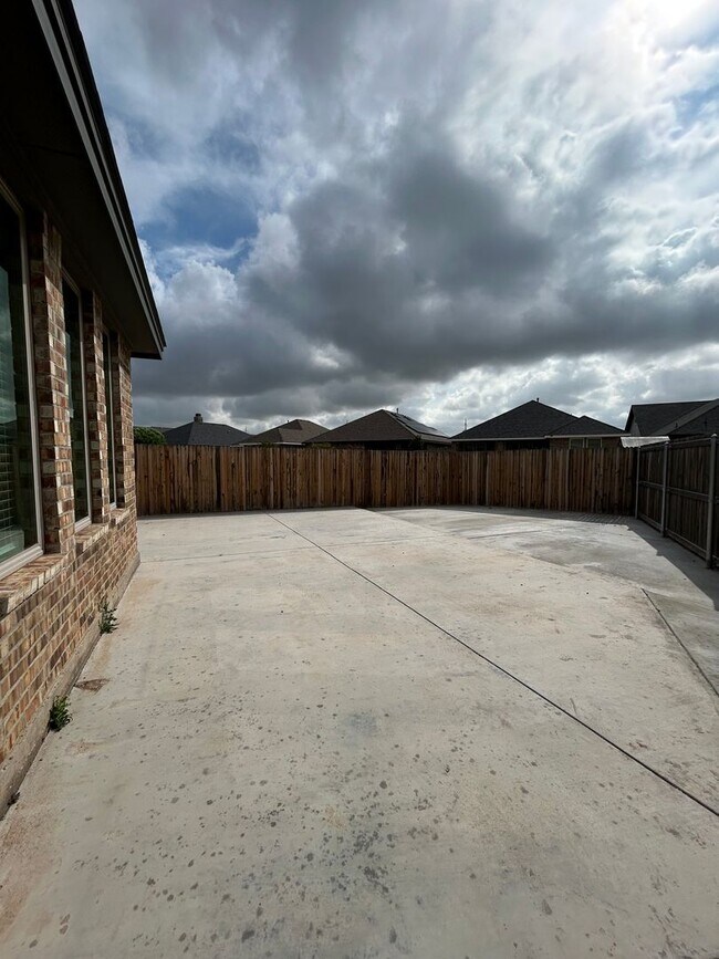 Building Photo - 2032 Twin Falls Dr